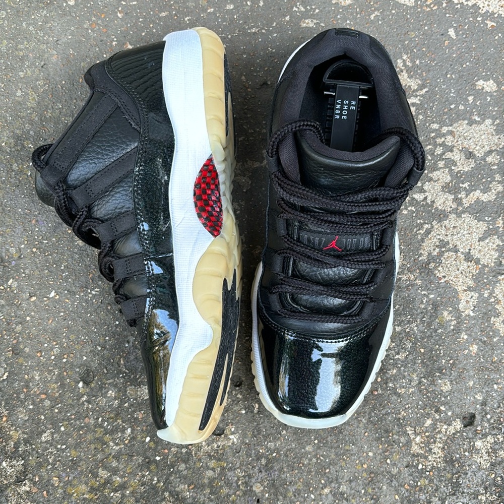 Air Jordan 11 Retro Low ‘72-10’, Black Tumbled Leather & Patent Leather. Mens 7.